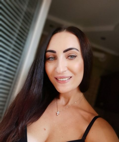 1649010996329163 ava